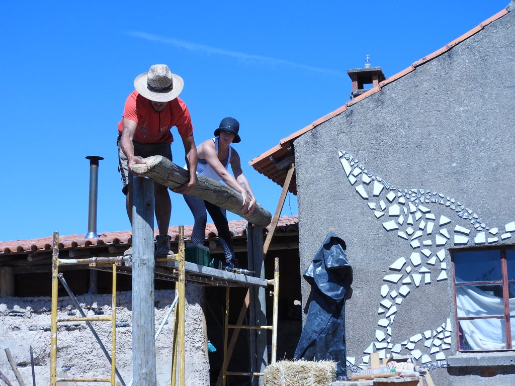 Building a roof together for the straw bale house