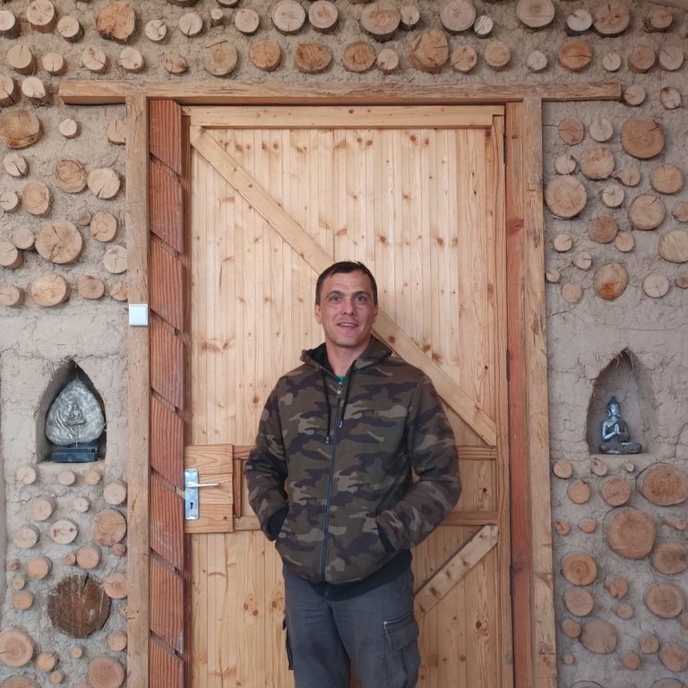 Cordwood building