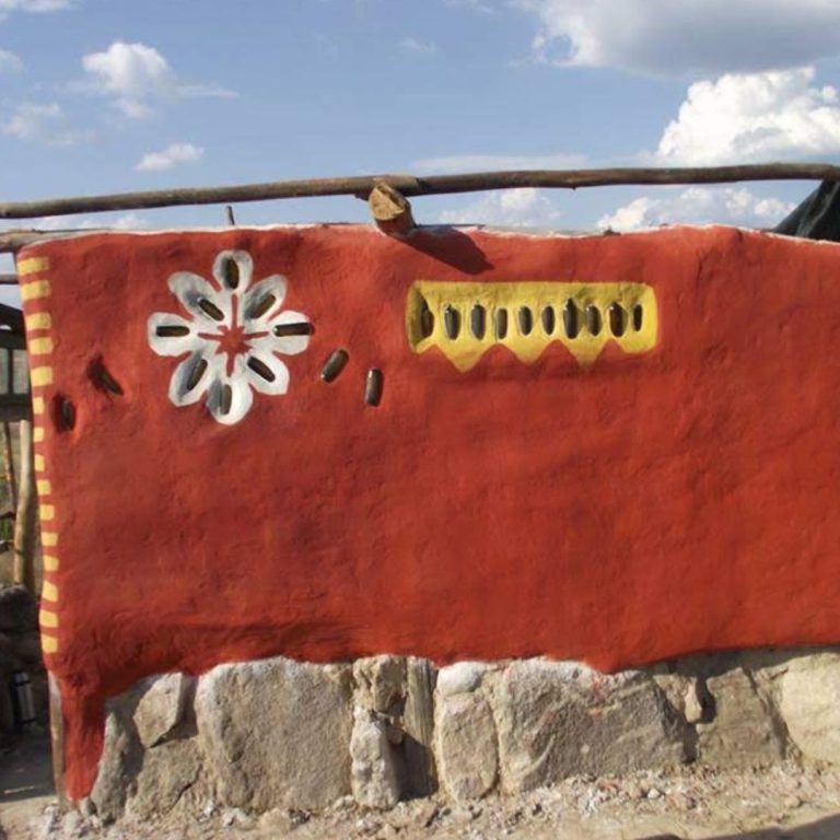 Natural Building - Wattle and daub chicken house with natural pigments (2)